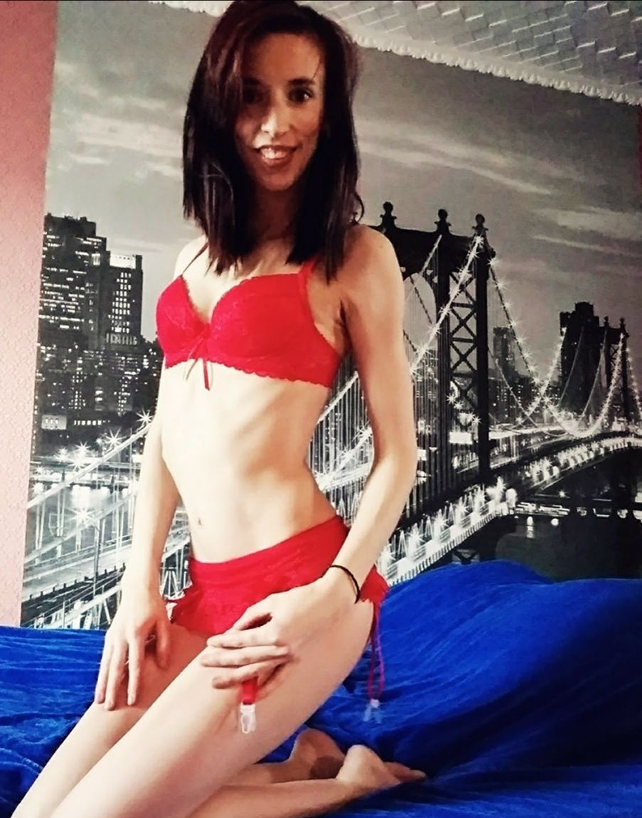 Анжела привлекательная девушка из Углегорска цена от 3000 руб