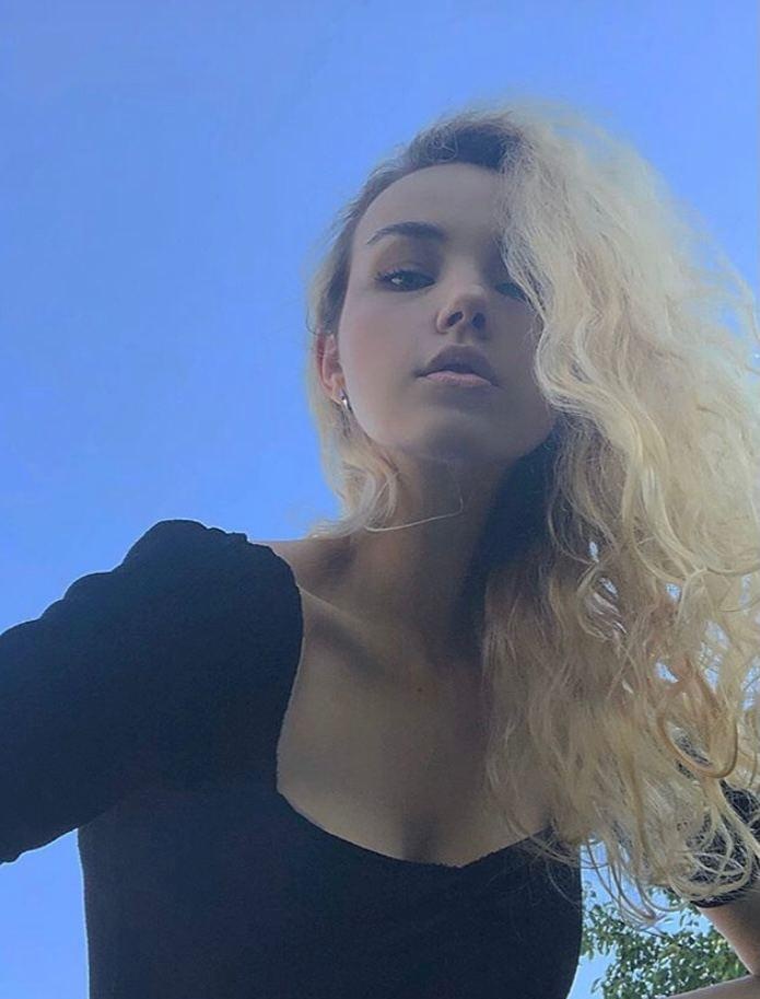 🎥 Нана привлекальеная девушка из Углегорска цена от 5000 руб