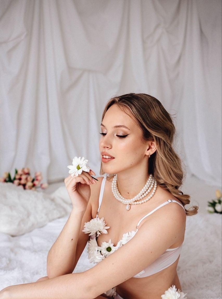 Аня привлекальеная девушка из Углегорска цена от 7000 руб