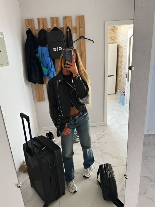 Агнесса привлекательная девушка из Углегорска цена от 3000 руб