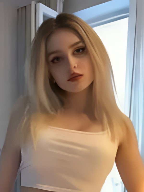 София привлекательная девушка из Углегорска цена от 2000 руб