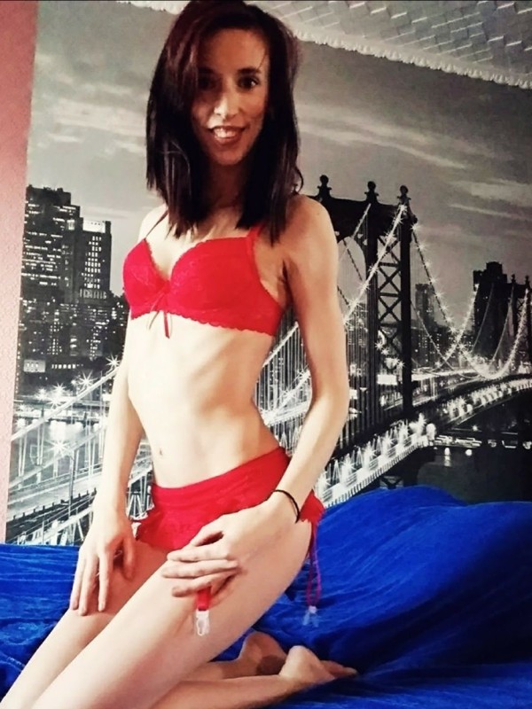 Анжела привлекательная девушка из Углегорска цена от 3000 руб