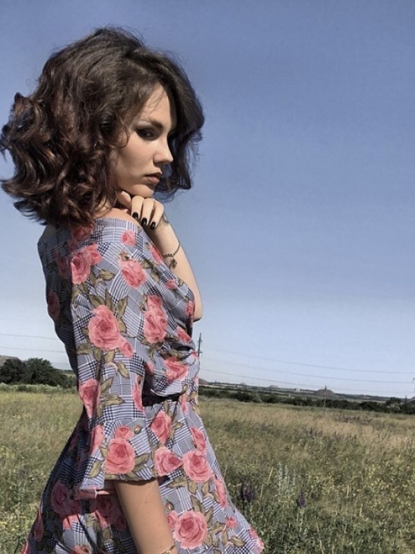 Надя привлекательная девушка из Углегорска цена от 4000 руб