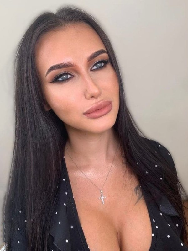 🎥 Виолетта привлекательная девушка из Углегорска цена от 4000 руб