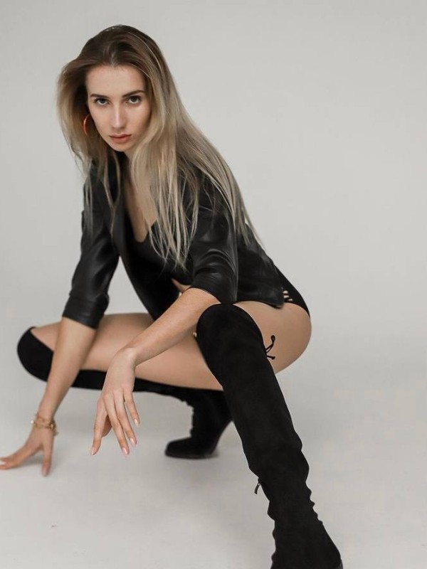 🎥 Антонина привлекательная девушка из Углегорска цена от 3000 руб