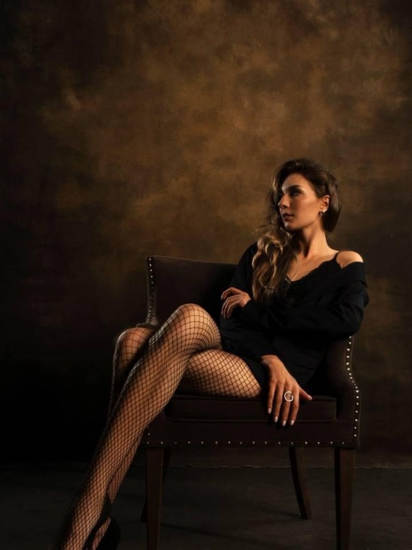 Зарина привлекательная девушка из Углегорска цена от 5000 руб