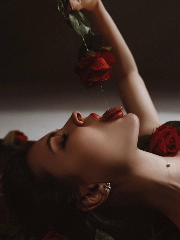 Варечка привлекательная девушка из Углегорска цена от 7000 руб